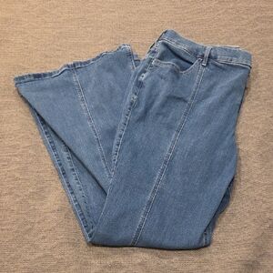 Express || Women's 18L || 'Bell Flare' High Rise Denim Jeans || Medium Wash
